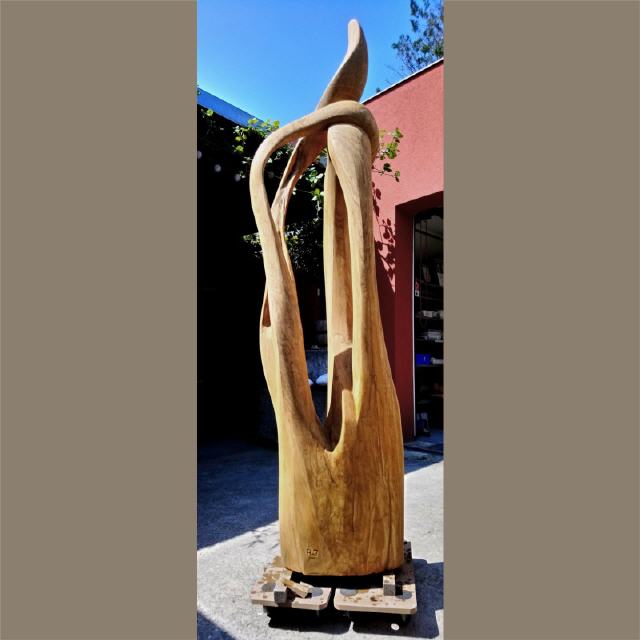 Berührung #1 / 2018 / Holz (Götterbaum), lasiert / H220 cm / RW527
