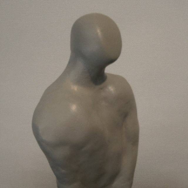 Demut / 2004 / Messing, lackiert / H18 cm + Sockel 8 cm / RW328 