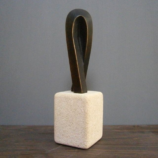 Schreitende / 2004 / Messing / H16 cm + Sockel 9 cm / RW331