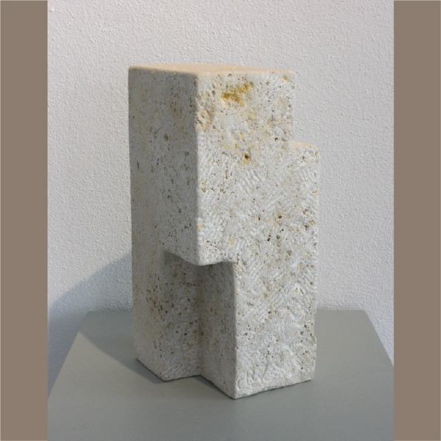 Torso, stehend / 2009 / Kalkstein / H35 cm / RW338