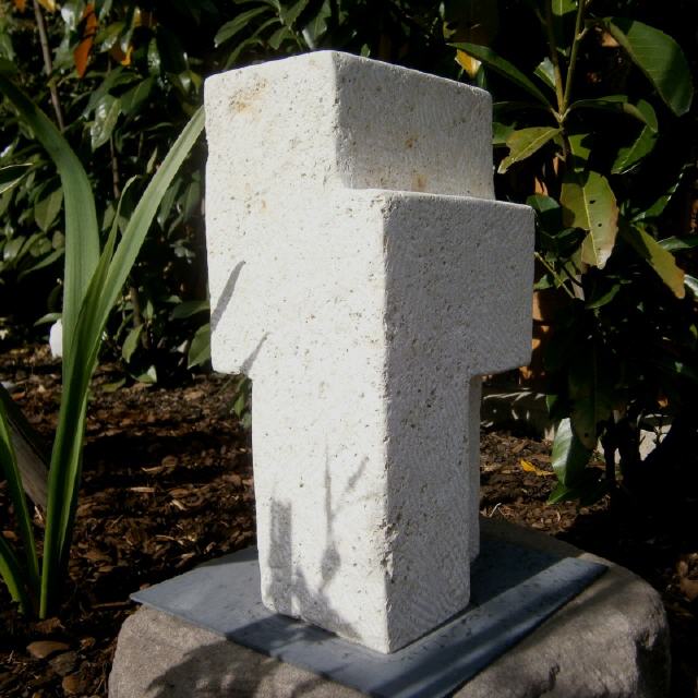 Torso, stehend / 2009 / Kalkstein / H35 cm / RW338