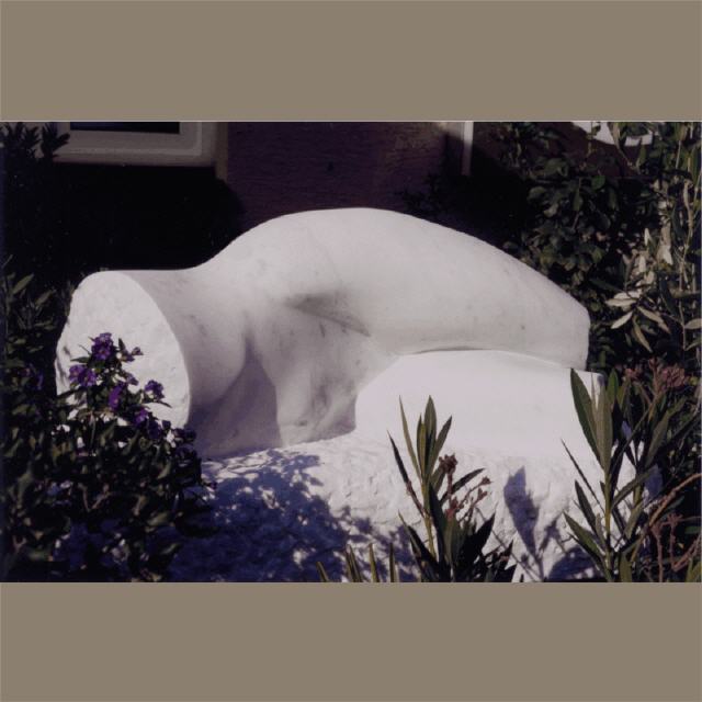 Weiblicher Torso, liegend / 1997 / Marmor / B80 cm / RW316