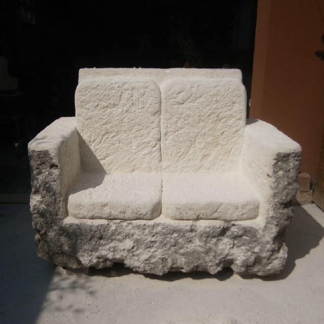 Sofa "Ringstraße, Block 53" / 2020 / Sandstein / B150xT90xH125 cm / 2.500 kg / RW547 