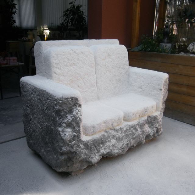 Sofa "Ringstraße, Block 53" / 2020 / Sandstein / B150xT90xH125 cm / 2.500 kg / RW547 