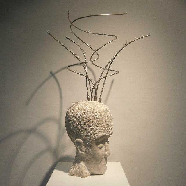 Kopf ("Brainstorm") / 2021 / Kalkstein (Levante Crema) / H90 cm (Kopf H40 cm + Gedanken H50 cm) / 35 kg / RW566 