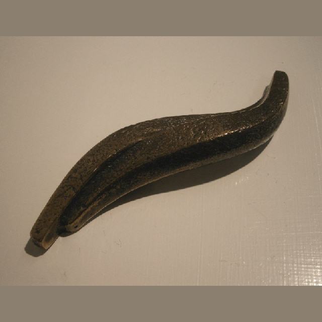 RW549B, Hingabe, liegend, Bronze, L14 cm