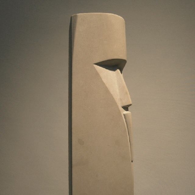 W&auml;chter (Detail) / 2021 / Kalkstein / 10 x 10 x H87 cm / RW576 