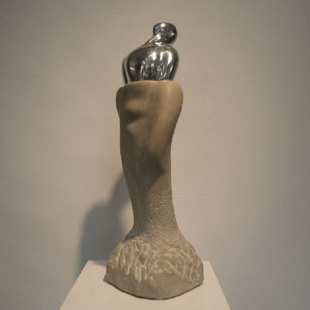 Entwicklung / 2021 / Aluminium, Kalkstein / H54 cm / RW580