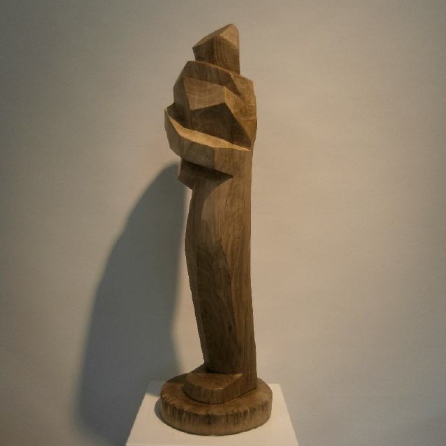 Geborgen / 2021 / Holz (Walnu&szlig;), gewachst / H76 cm / RW585