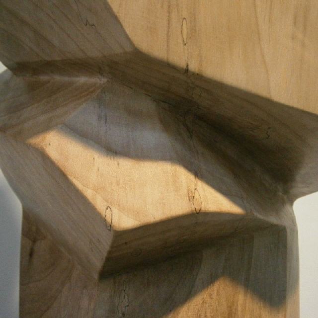 Geborgen / 2021 / Holz (Walnu&szlig;), gewachst / H76 cm / RW585