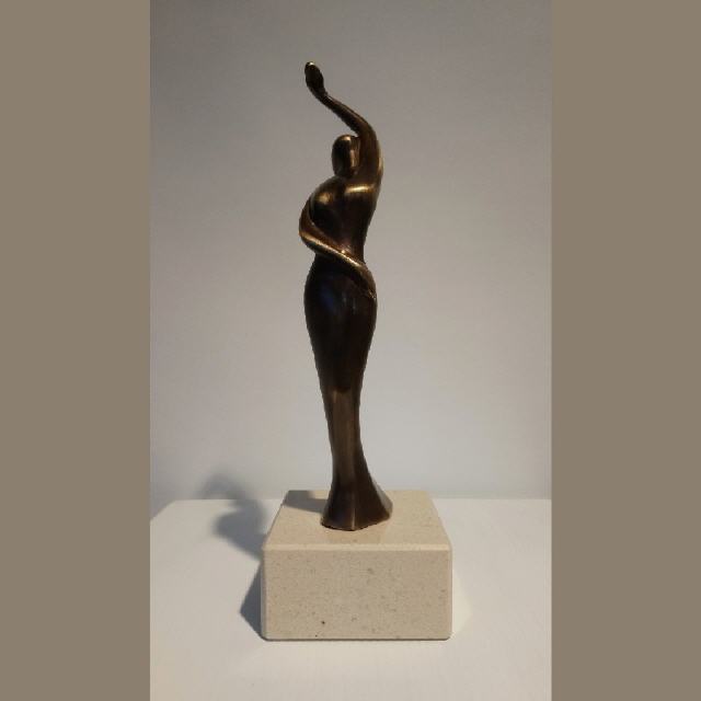 Tanzende / 2021 / Bronze auf beigem Sockel / H21 cm + Sockel H4 cm / 1,4 kg / RW587B 