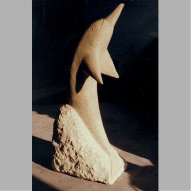 Delfin / Kalkstein / H70 cm