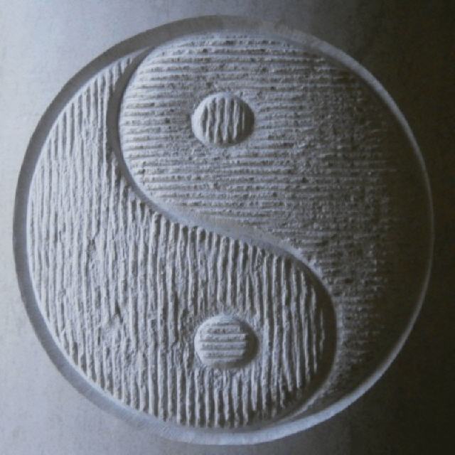 Relief "Yin und Yang" / Kalkstein / D20 cm