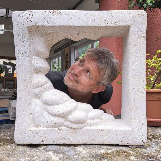 Inside Out #1 / 2023 / Kalkstein / 50 x 50 x 20 cm / RW604 