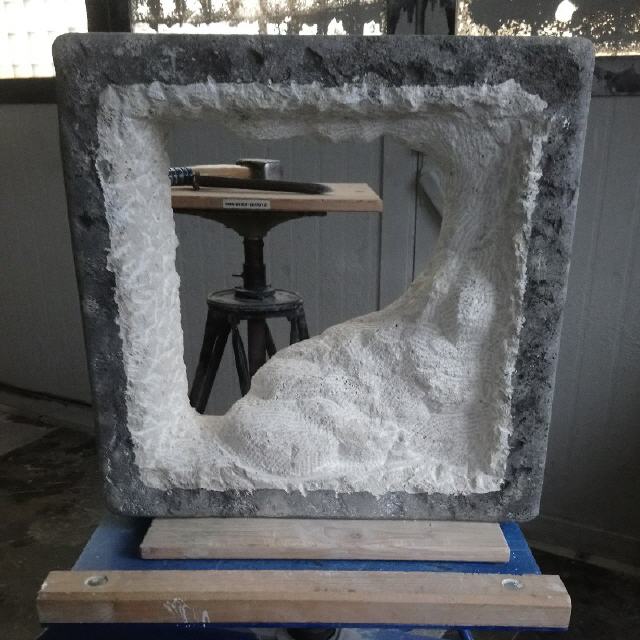 Inside Out #1 / 2023 / Kalkstein / 50 x 50 x 20 cm / RW604 