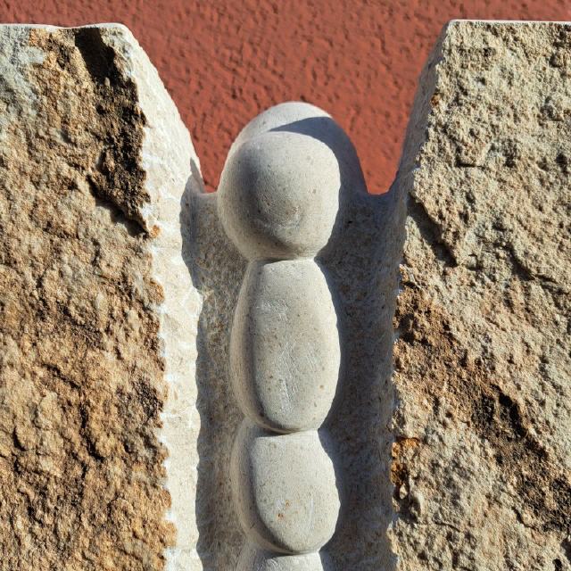Tropfenstein #2 (Detail) / 2024 / Kalkstein (Dalmatien) / H105 cm / RW622 