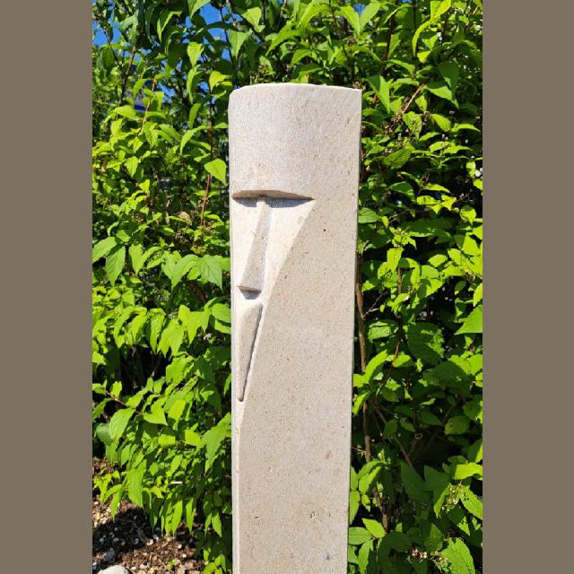 W&auml;chter / 2025 / Kalkstein / 12 x 12 x H130 cm / RW617 